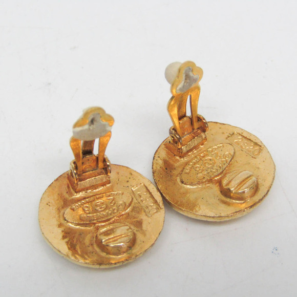 CHANEL Vintage Gold Logo Earrings - Picture 4 of 9